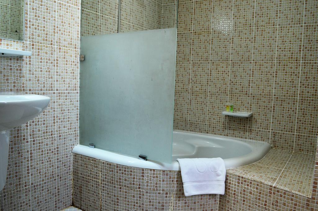 President Suites Apartments Manama Eksteriør bilde